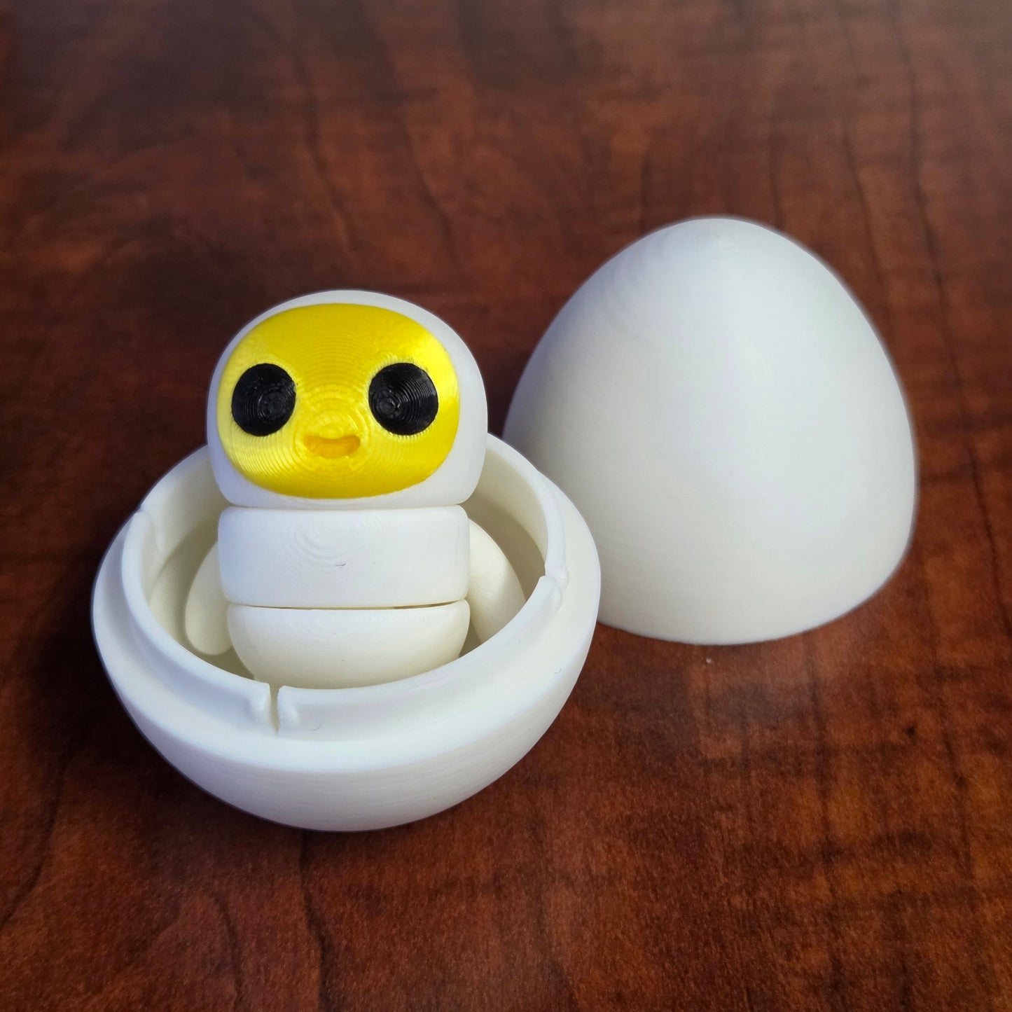 Surprise Egg Fidget Toy – Articulated Chick in an Eggshell
