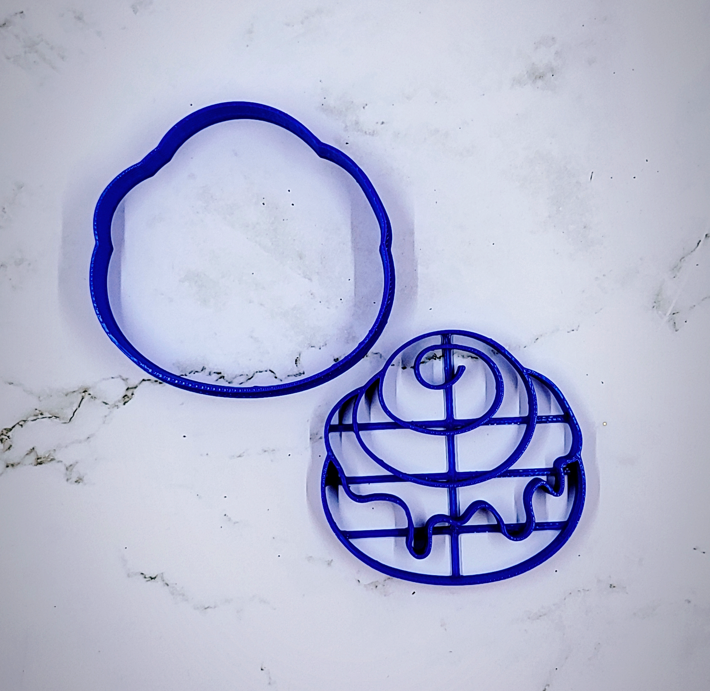 Cinnamon Bun Cookie Cutter Set – 2-Piece Cutter & Stamper for Cookies, Fondant, and Crafts