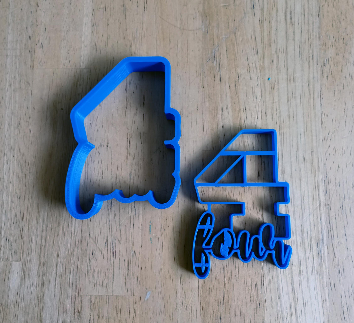 Number Four Cookie Cutter Set (2-Piece)