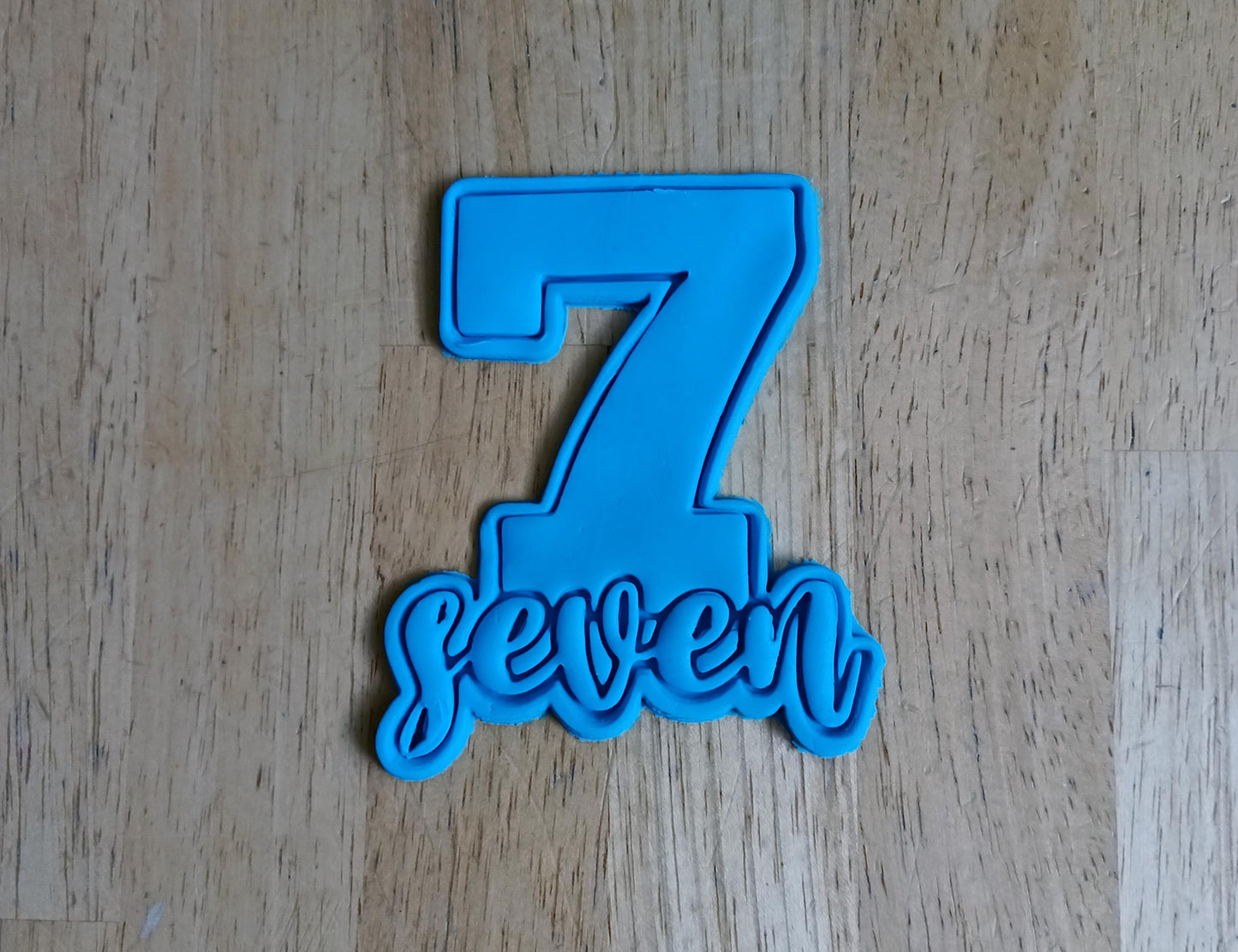 Number Seven Cookie Cutter Set (2-Piece)