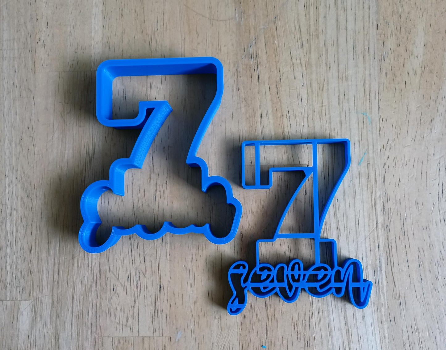Number Seven Cookie Cutter Set (2-Piece)